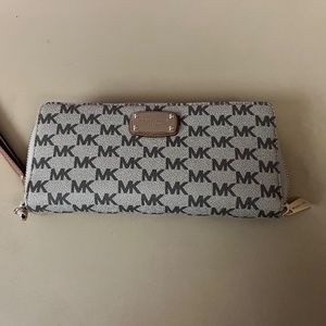 Michael Kors Jet Set Travel Continental Wristlet in Acorn